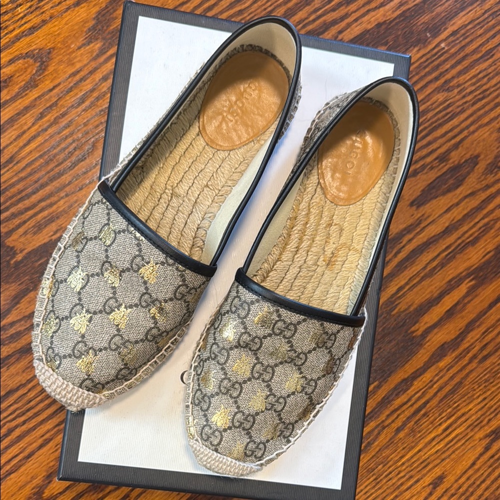 Gucci Cream and Black Bee Espadrilles